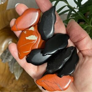 12 crystal leaves. Red and Black Stone Leaf Crystal carvings bundle
